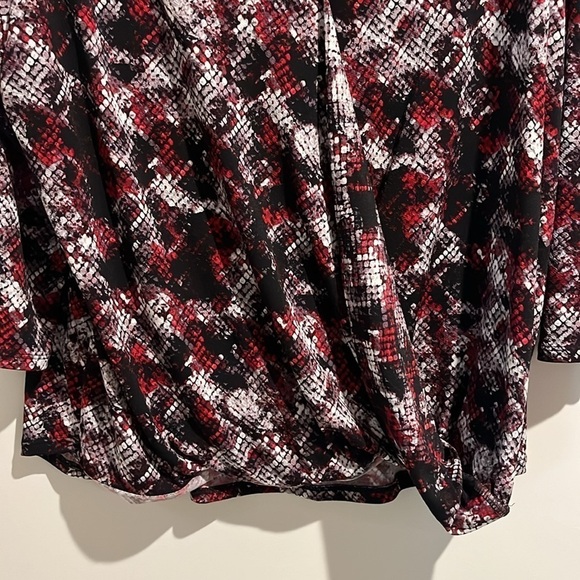 Simply Emma red black gray white reptile print top. Size 2X. - Picture 3 of 6